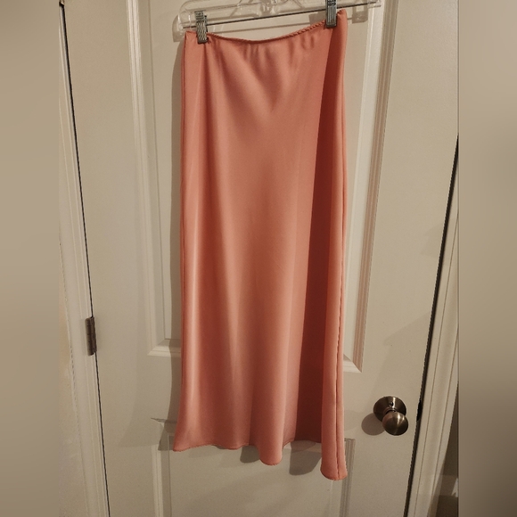 ASOS DESIGN Satin Slip Midi Skirt - Rose Pink Size 4 - Picture 3 of 6